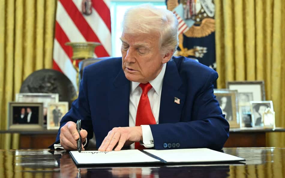 Às vésperas do Mundial, Trump veta entrada de cidadãos de 12 países