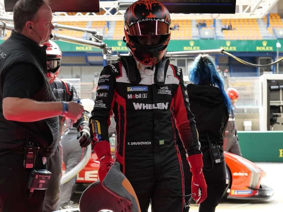 Drugovich na garagem da Cadillac para a Le Mans 24h (Foto: Reprodução/Instagram: @felipedrugovich)