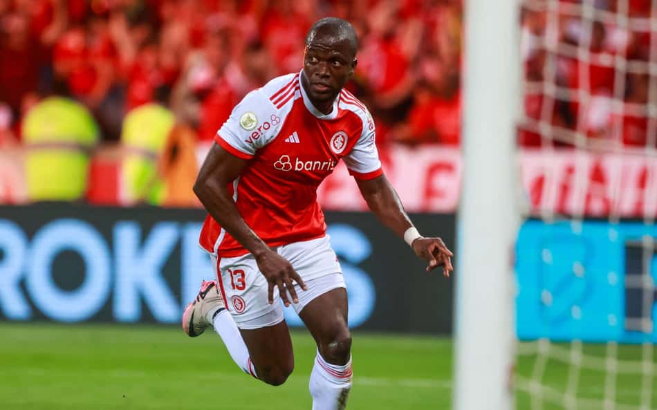 Internacional protesta contra convocação de Enner Valencia pelo Equador