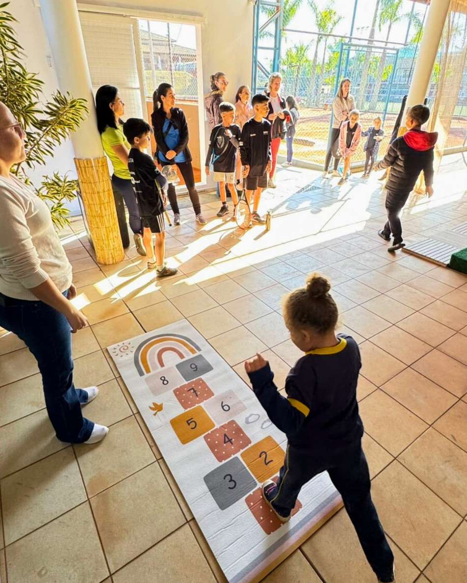Espaços de convivência foram projetados para alunos e familiares 