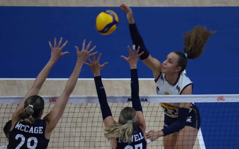Estados Unidos e Itália se enfrentaram pela estreia da VNL no Rio de Janeiro (Foto: ©Volleyball World)