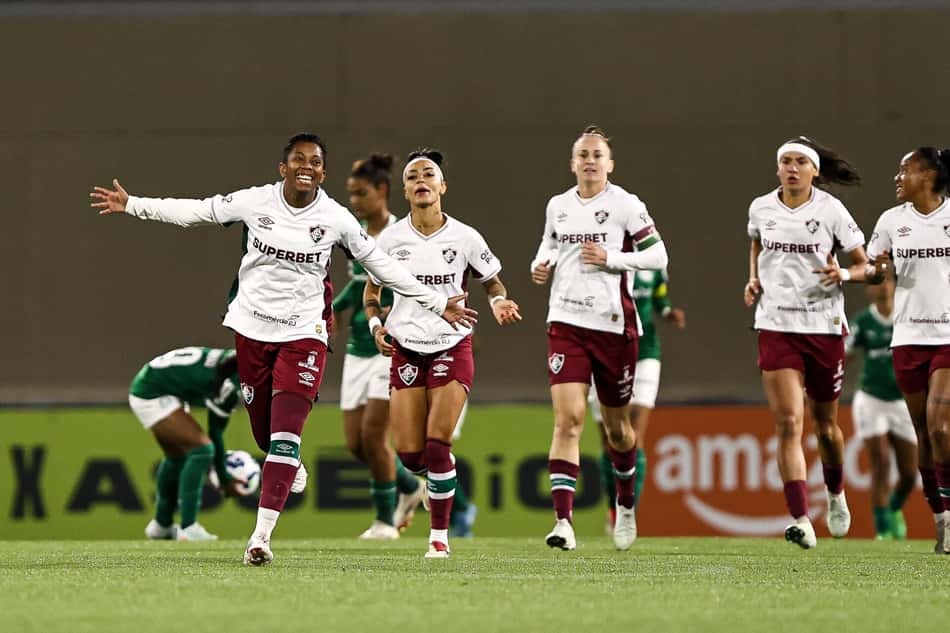 Lelê marcou o primeiro gol do Fluminense feminino no jogo. Tainá Maranhão marcou golaço pelo Palmeiras. (Foto: Staff Images Woman/CBF)