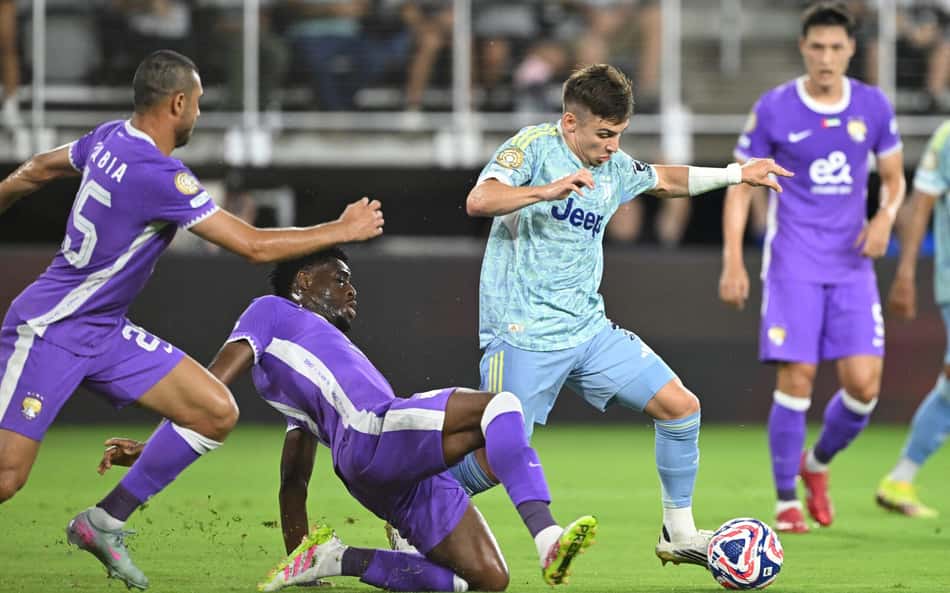 Português da Juventus chama atenção em goleada no Al Ain: 'Estilo do Messi'