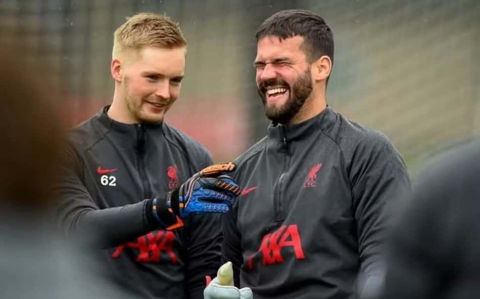 Liverpool perde goleiro para time na Premier League após concorrência interna; entenda
