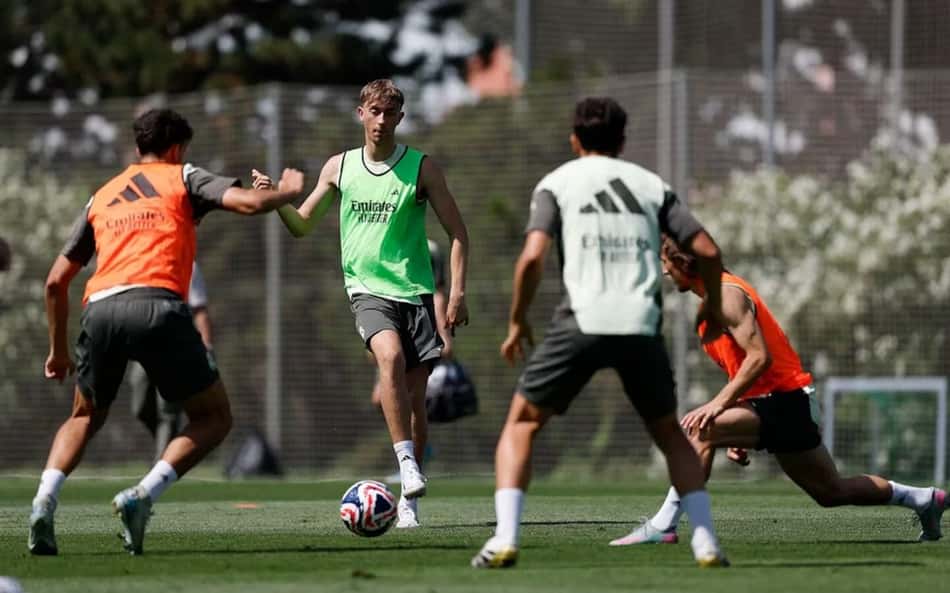 Huijsen e Arnold fazem primeiro treino pelo Real Madrid