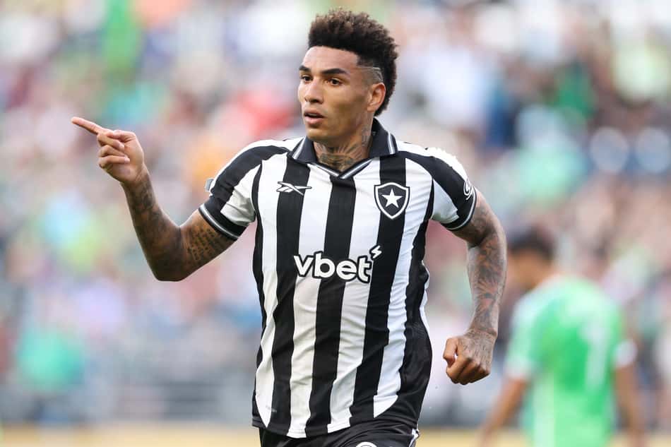 Igor Jesus comemora gol pelo Botafogo na estreia do Mundial de Clubes