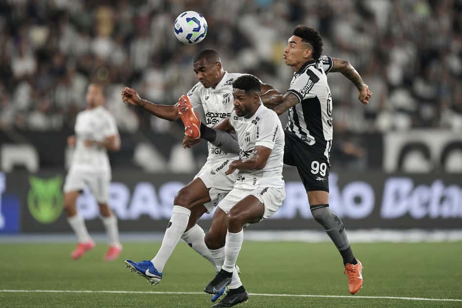 Igor Jesus, jogador do Botafogo, durante partida contra o Ceará no Nilton Santos