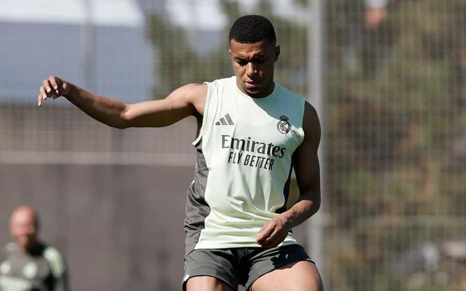 Estado físico de Mbappé em novas fotos após internação viraliza: 'Brutal'