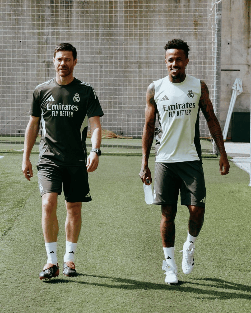 Éder Militão retornou aos treinos na primeira sessão comandada por Xabi Alonso no Real Madrid (Foto: Reprodução)