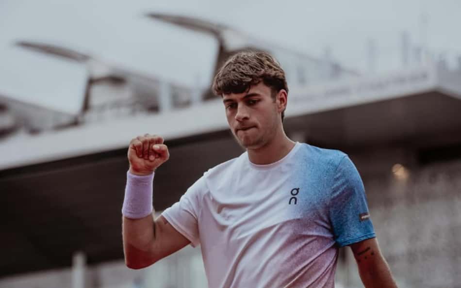 Rival de estreia de João Fonseca alcança o melhor ranking da carreira
