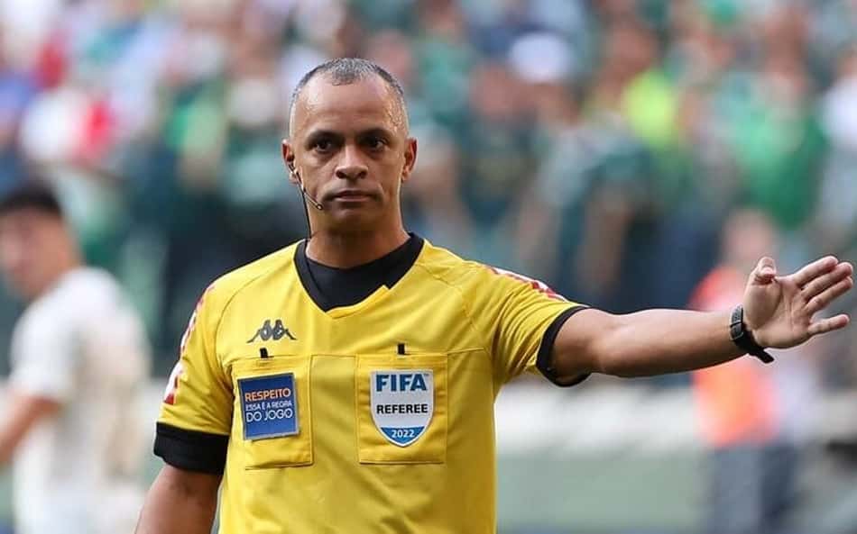 Especialista explica por que árbitros brasileiros apitam Mundial melhor que Brasileirão
