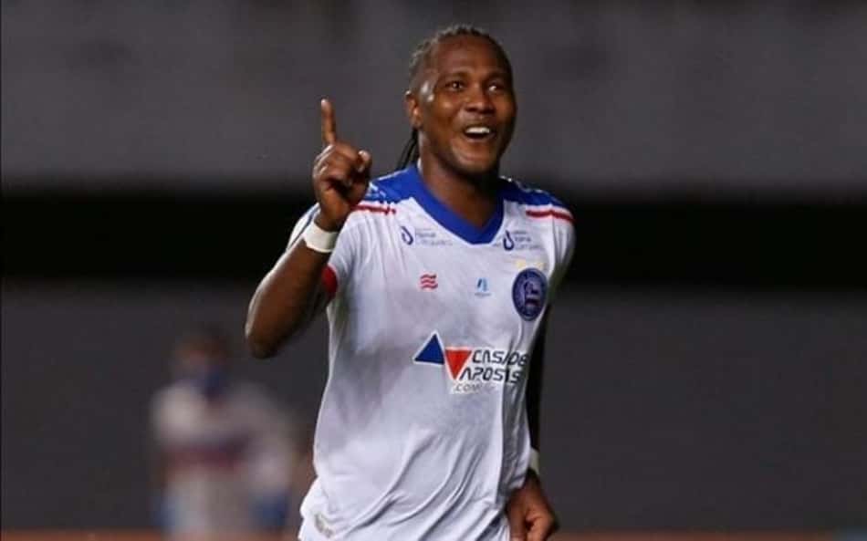 Ex-Bahia faz gol lesionado e conquista título na Colômbia; veja vídeo