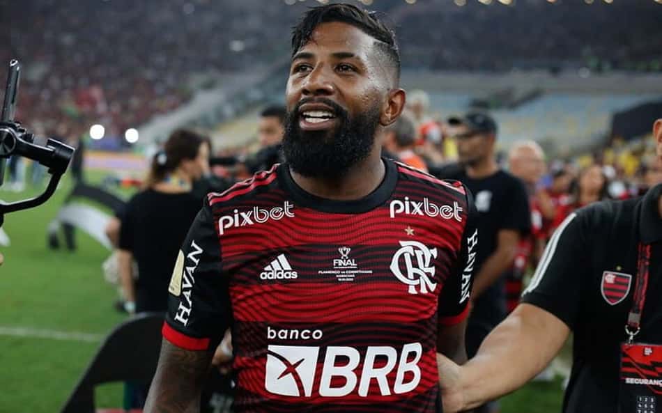 Rodinei explica por que deixou o Flamengo para acertar com o futebol grego