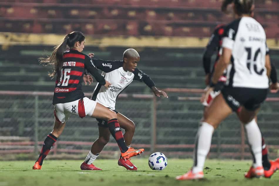 Jhonson durante Corinthians x Flamengo no Brasileirão feminino. (Foto: CBF/Divulgação)