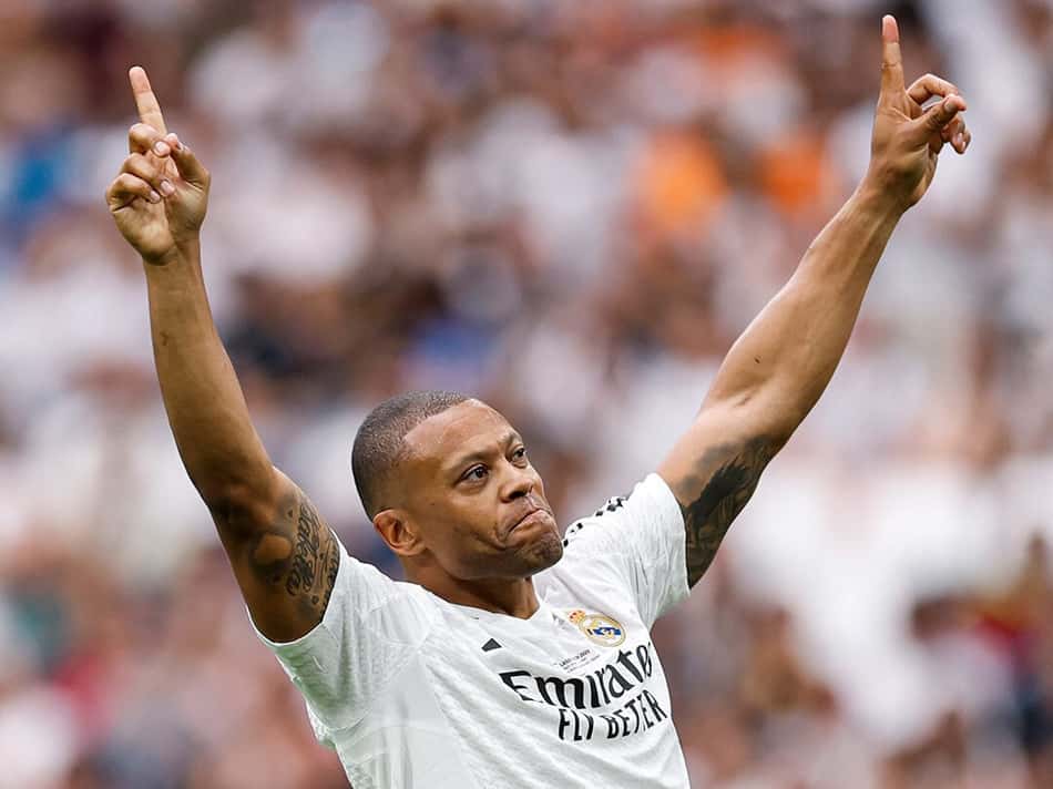 Julio Baptista entrou em campo pelo Real Madrid neste sábado (7) (Foto: Divulgação/Real Madrid)