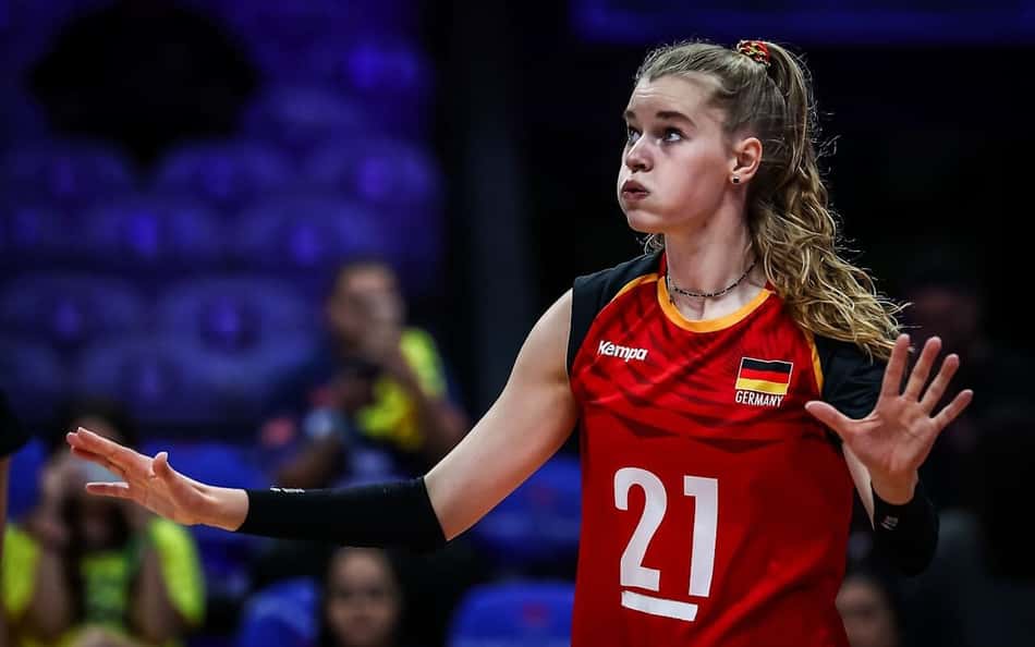Camilla Weitzel em ação pela Seleção da Alemanha (Foto: Reprodução/VNL)