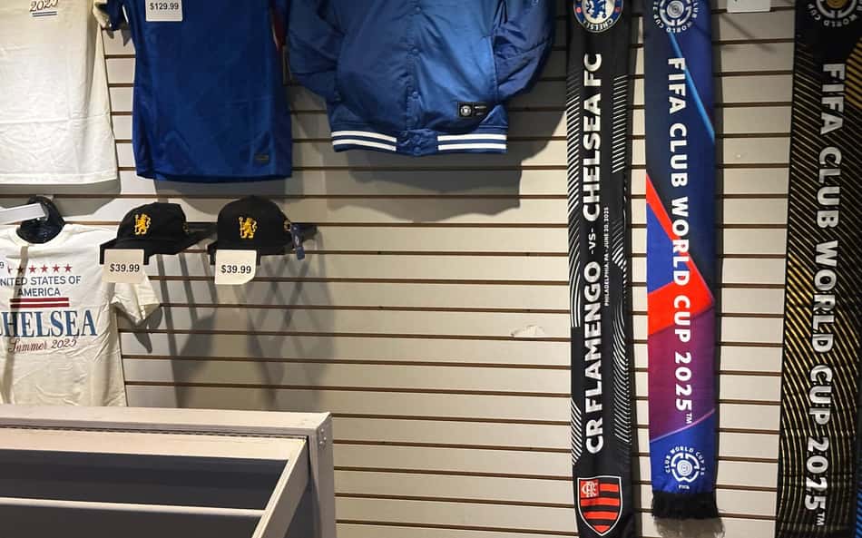 Fifa 'ignora' torcida do Flamengo em loja e prioriza itens do Chelsea em vendas