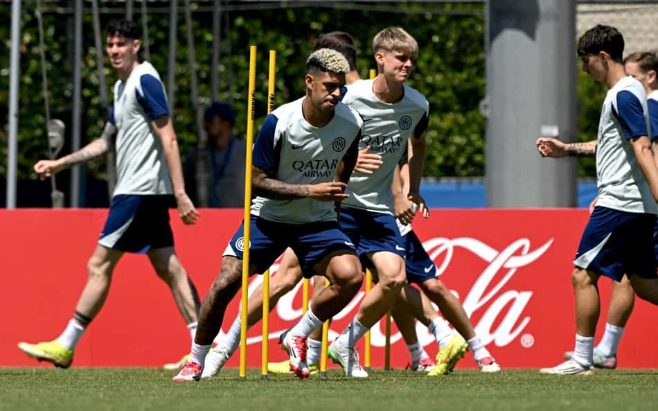 Ex-Botafogo titular! Veja as escalações de Inter de Milão e Urawa Reds no Mundial de Clubes