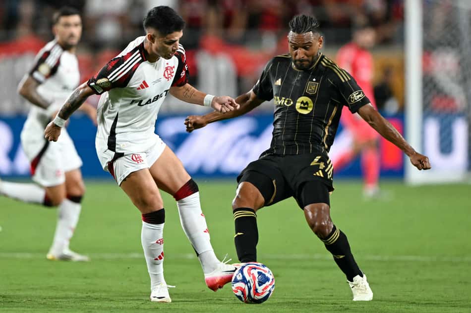 Com Giroud em campo, Flamengo e LA FC se enfrentaram nesta terça-feira (Foto: PATRICIA DE MELO MOREIRA / AFP)