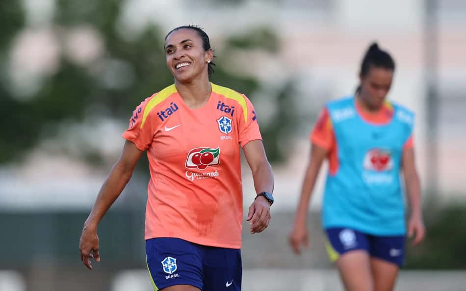 Na França, Marta fala sobre expectativa para Copa feminina no Brasil
