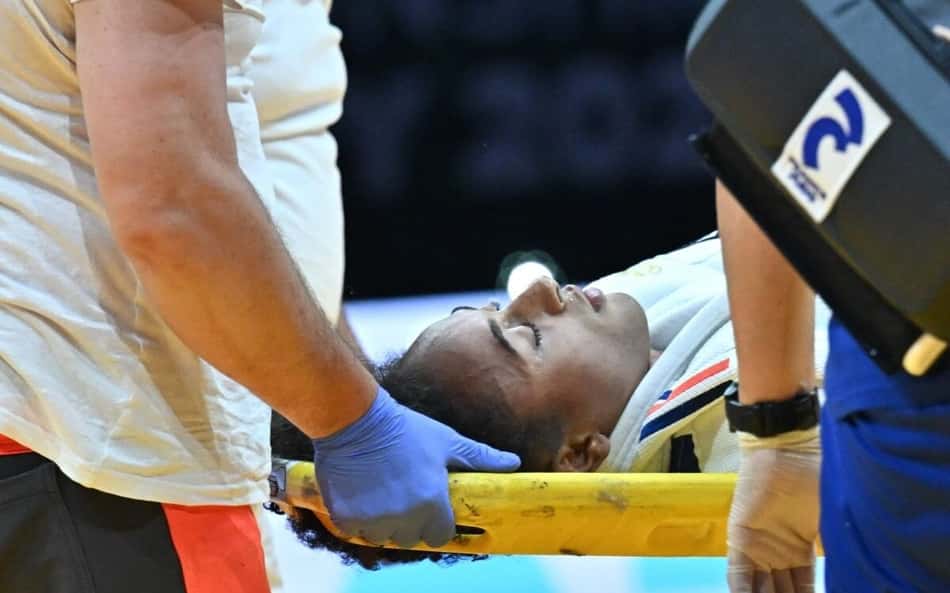 Judoca francesa desmaia no tatame no Mundial de Budapeste; vídeo