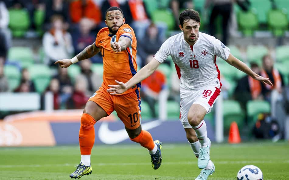 Torcedores do Corinthians celebram feito histórico de Memphis na Holanda
