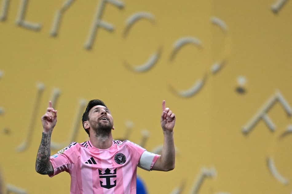 Messi comemora seu gol no jogo do Inter Miami contra o Porto pelo Mundial de Clubes (Foto: Federico PARRA / AFP)
