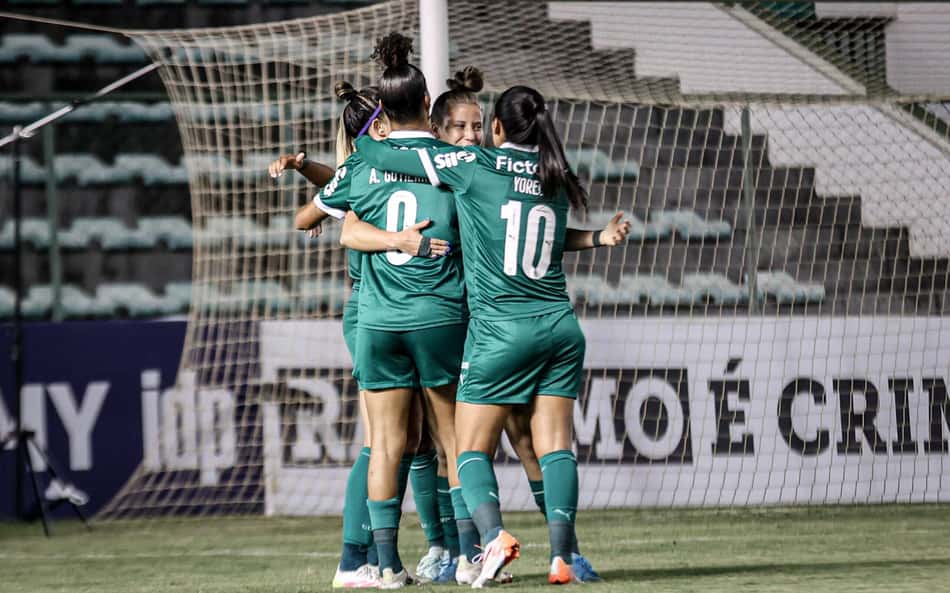 Palmeiras comemora classificação à segunda fase do Brasileirão feminino. (Foto: Júlio César/Real Brasília)