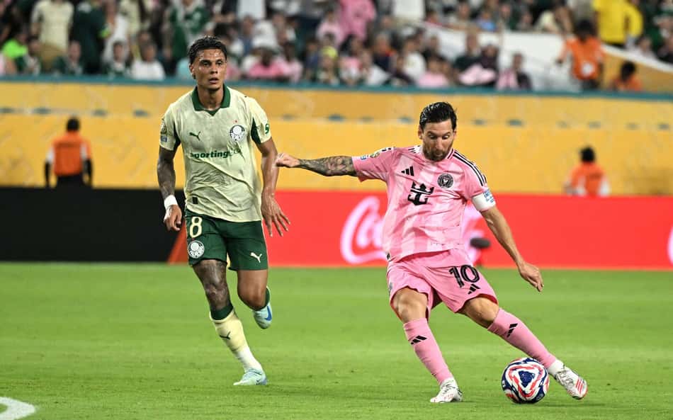 Aniversariante do dia, Messi segue invicto contra brasileiros; veja retrospecto