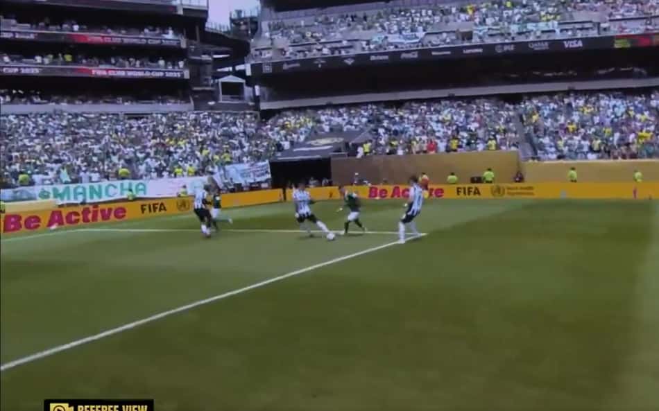 Veja o gol da classificação do Palmeiras no Mundial de Clubes pela câmera do árbitro