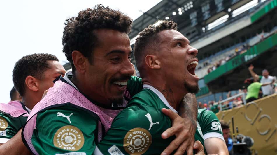 Paulinho comemora gol da vitória do Palmeiras sobre o Botafogo nas oitavas de final do Mundial de Clubes (Foto: Cesar Greco/Palmeiras/by Canon)