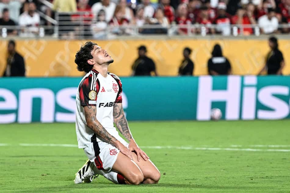 Pedro lamenta gol desperdiçado contra o Los Angeles. (Foto: Patricia de Melo Moreira / AFP)