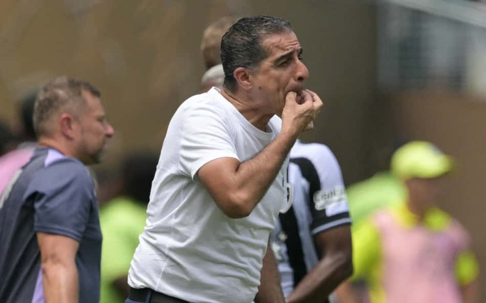 Jornal repercute demissão de Renato Paiva no Botafogo: 'Sem futebol real, nem Walt Disney'
