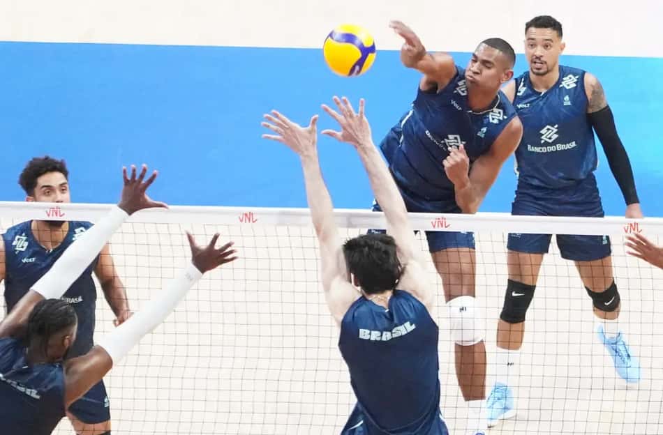 Seleção de Vôlei em treino para a VNL (Foto: CBV)
