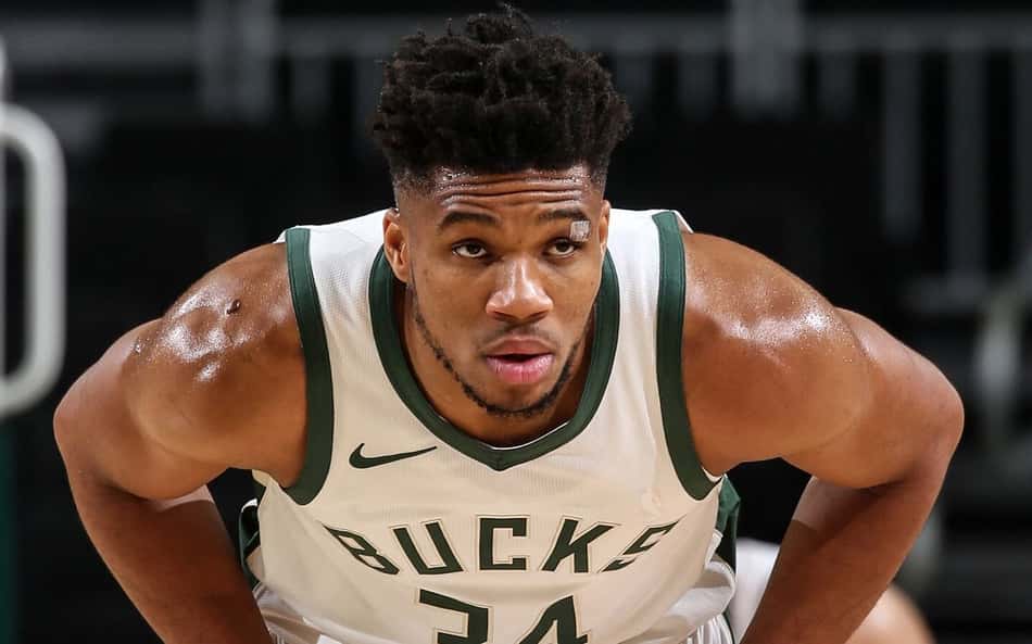 VÍDEO: Antetokounmpo exalta clube em jogo da Seleção: 'Vai Corinthians'