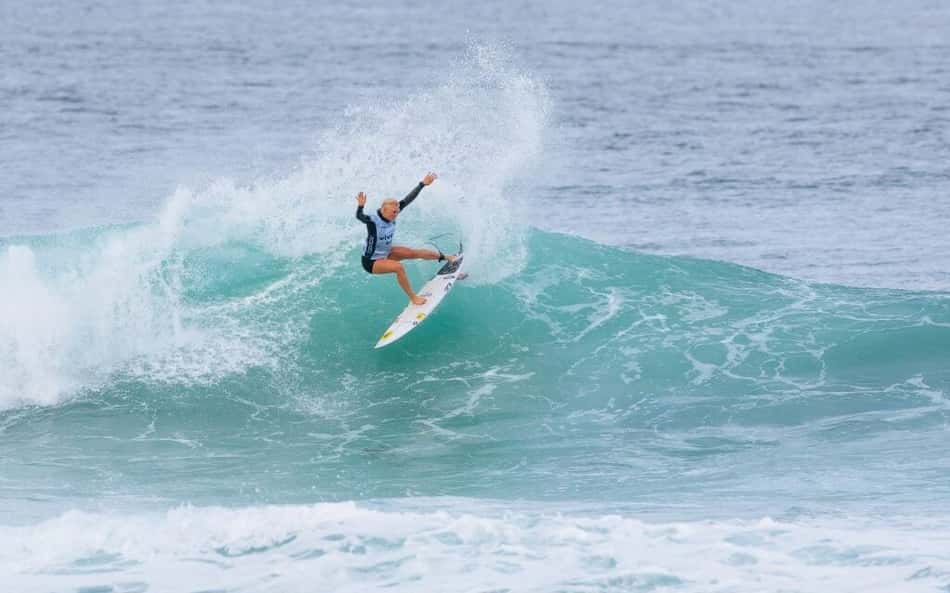 De volta à WSL, Tati Weston-Webb revela busca por reconexão com o surfe