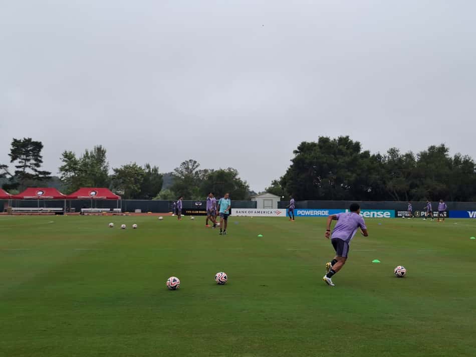 Renato Paiva comandou treino de ataque contra defesa no Botafogo