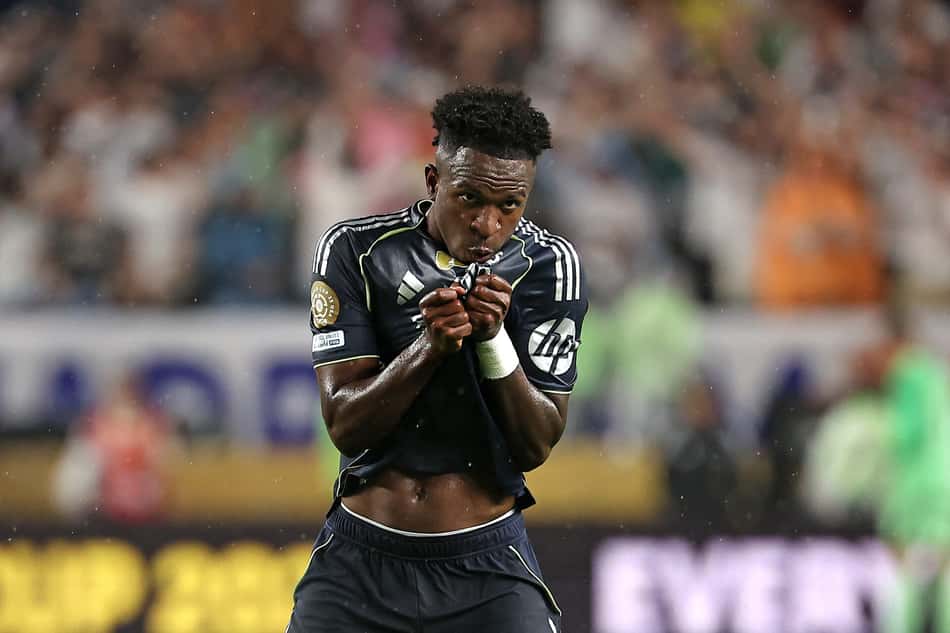 Vinicius Junior comemora seu gol no jogo do Real Madrid contra o Salzburg pelo Mundial de Clubes