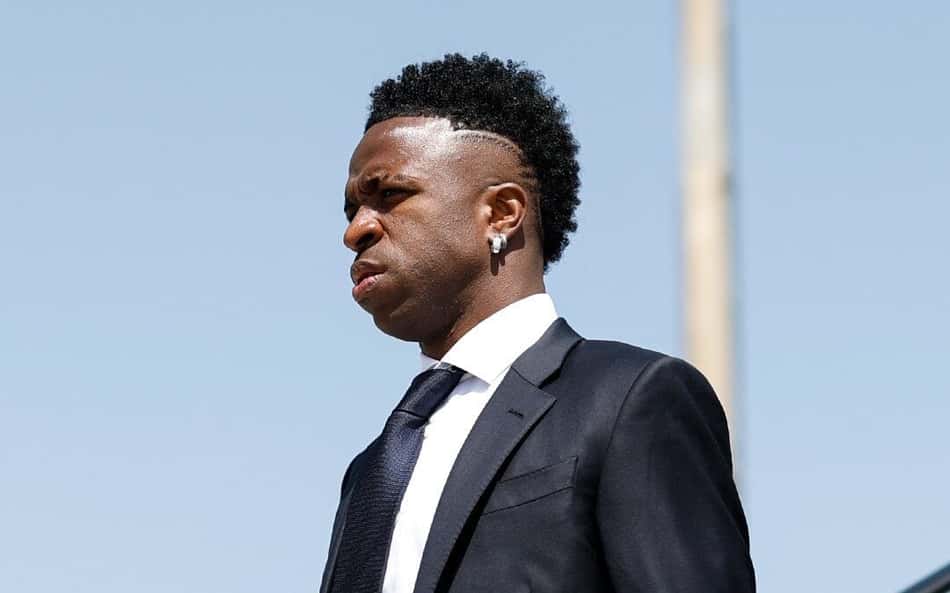 Vini Jr desembarcando para a final da Copa do Rei