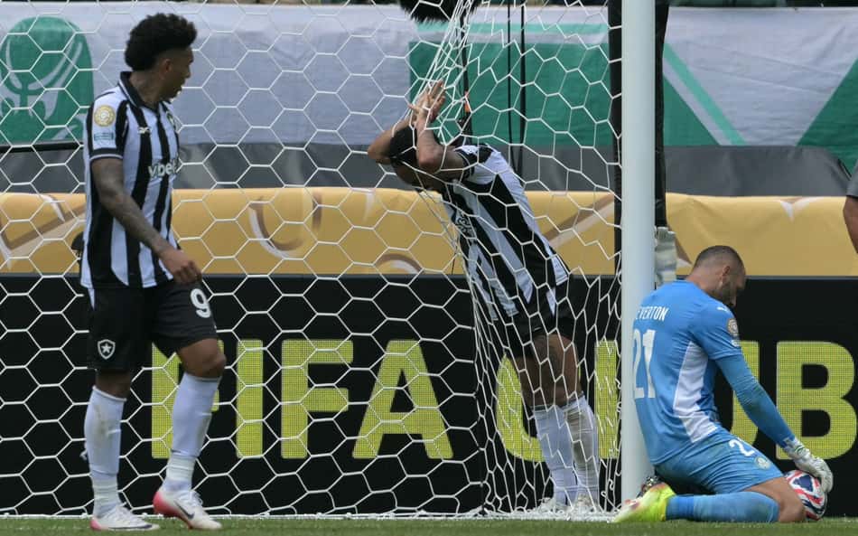 'Deixamos o Palmeiras jogar', lamenta lateral do Botafogo