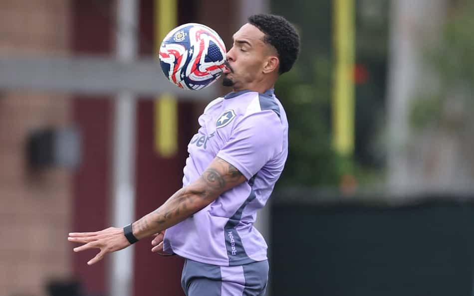 Vitinho: 'O grupo no Mundial é forte, mas o Botafogo é campeão da América'