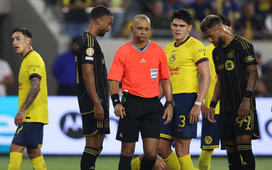 Wilton Pereira Sampaio apitou LAFC x América-MEX (Foto: Jessie Alcheh/GETTY IMAGES NORTH AMERICA/Getty Images via AFP)