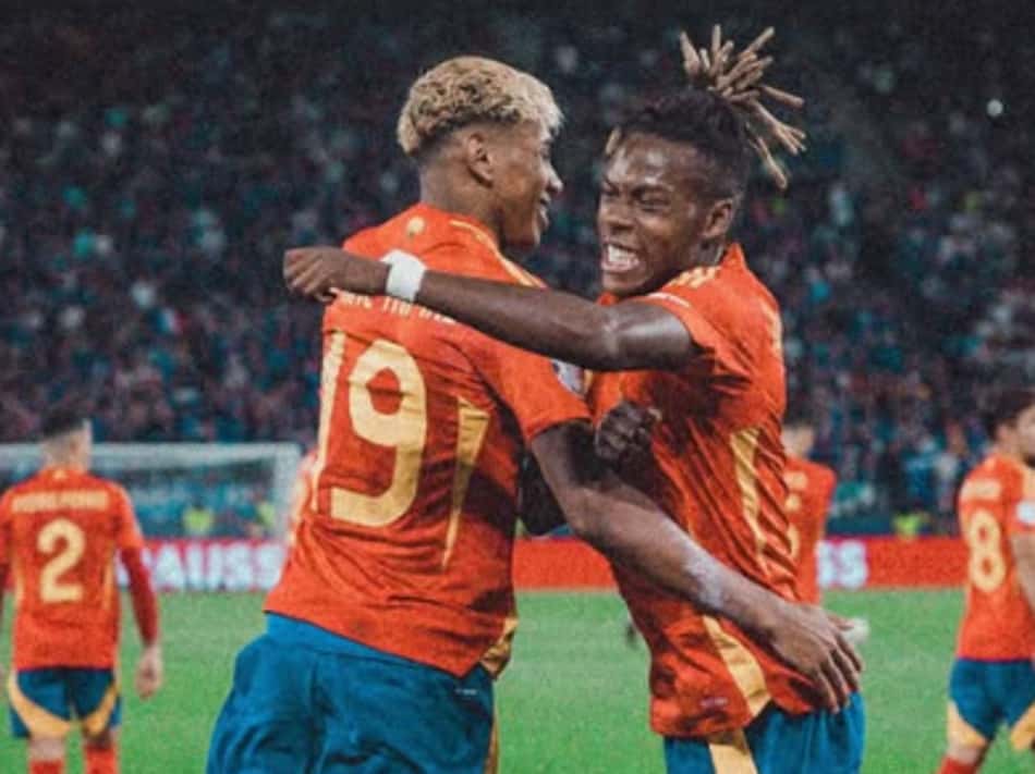 Lamine Yamal e Nico Williams, possível dupla do Barcelona na próxima temporada, celebram gol pela Espanha (Foto: Reprodução)