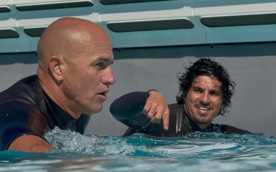 Gabriel Medina e Kelly Slater surfam juntos em São Paulo; veja o encontro