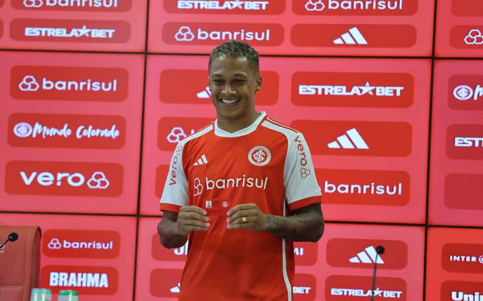 Internacional estende contrato com atacante por mais um ano