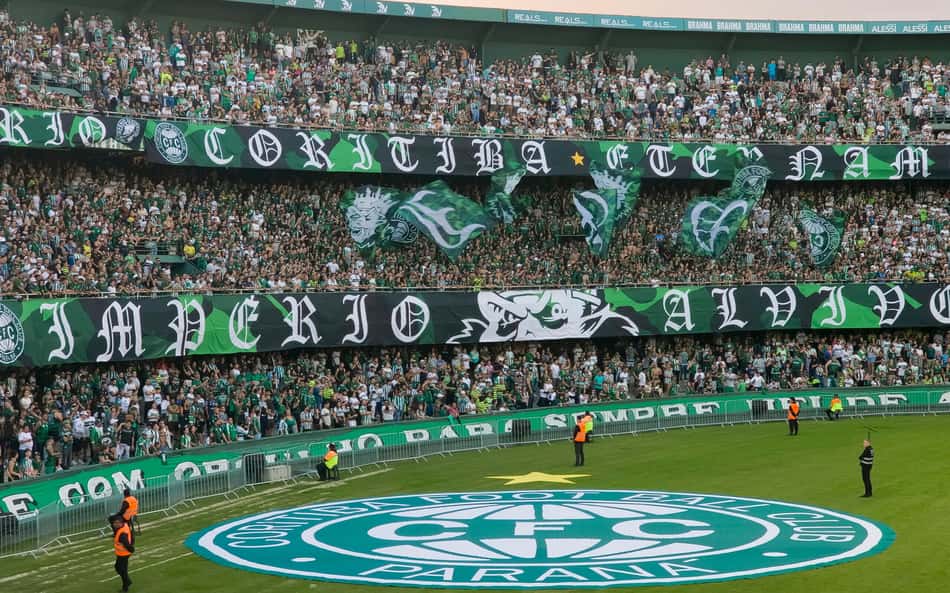 Organizada do Coritiba consegue liminar em suspensão e retorna aos estádios