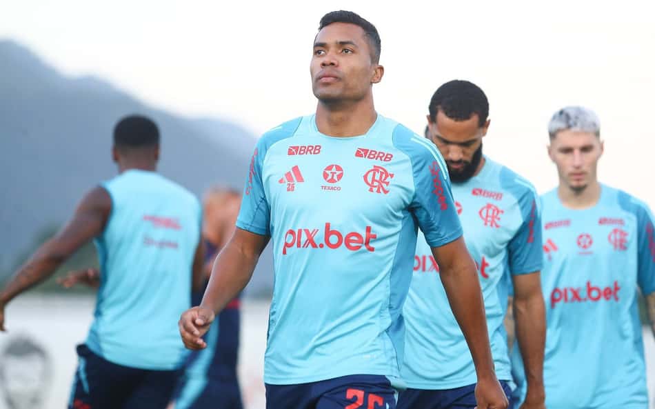 Flamengo confirma lesão de Alex Sandro e atualiza situação de Ayrton Lucas