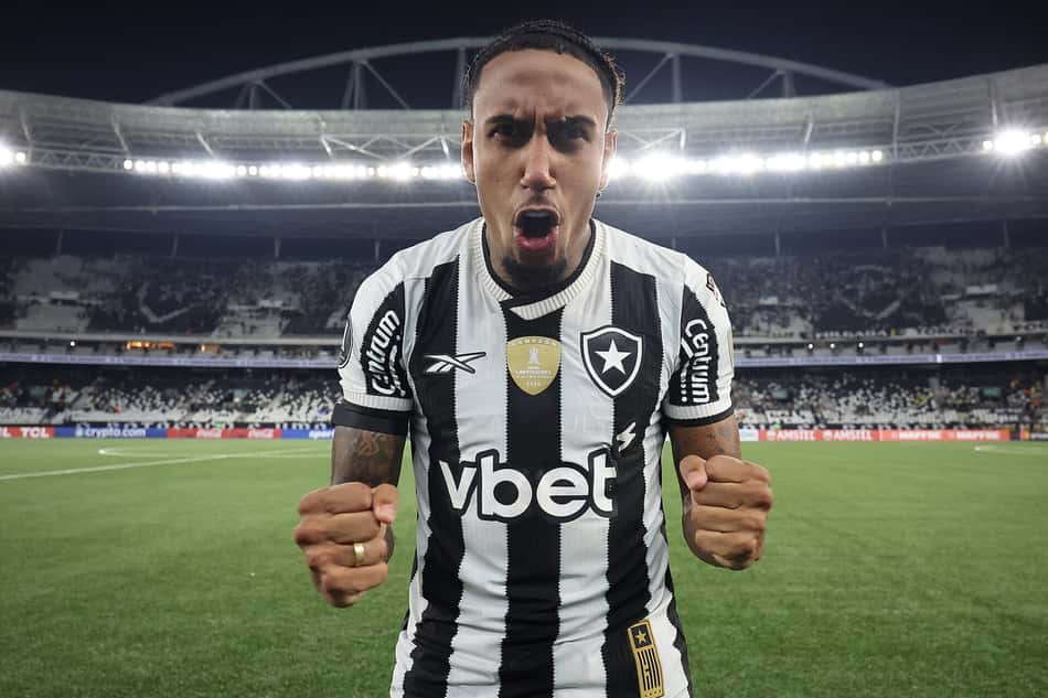 Rwan Cruz comemorando uma vitória do Botafogo (Foto: Vitor Silva/Botafogo)