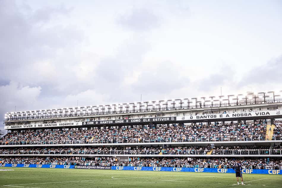 Santos estuda levar jogos para a capital paulista no segundo semestre deste ano. Peixe jogou diante do Ceará, no Allianz Parque. (Foto: Raul Baretta/ Santos FC)