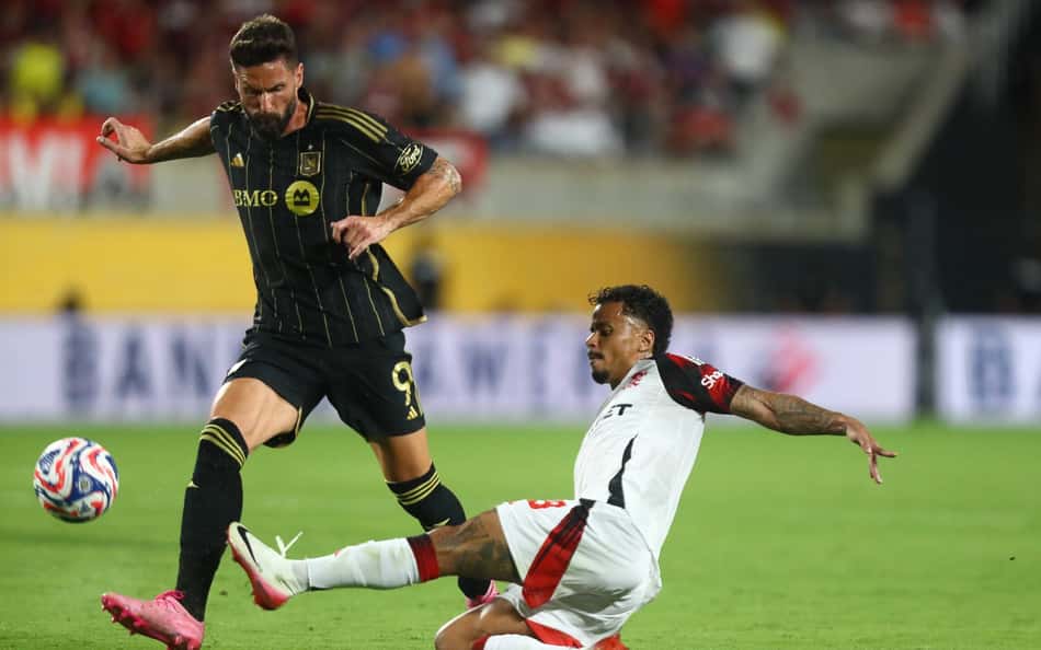 Giroud em campo contra o Flamengo no Mundial (Foto: Gilvan de Souza/Flamengo)